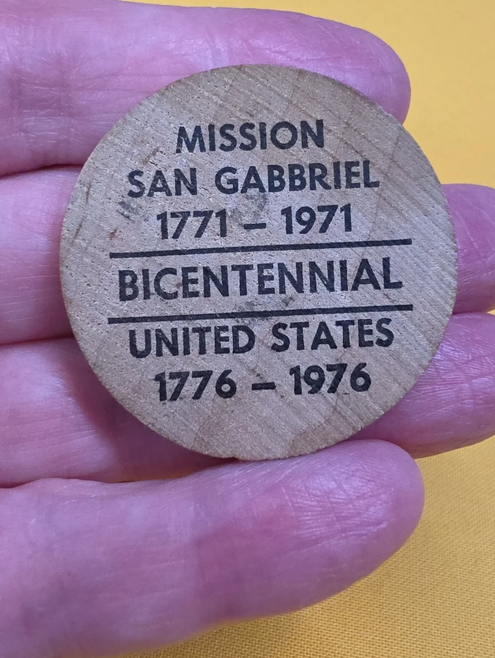 Vintage Souvenir Token Lot - Yellowstone Round Tuit Keychain & 1976 Bicentennial